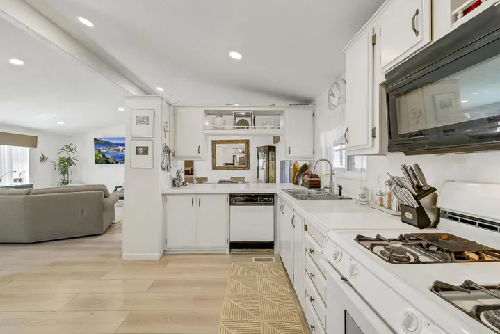 15 KITCHEN MLS
