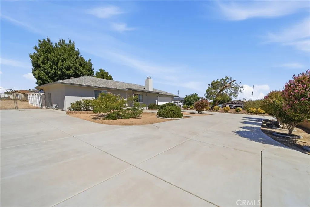 11998 Omak, Apple Valley, California 92308 — photo 4