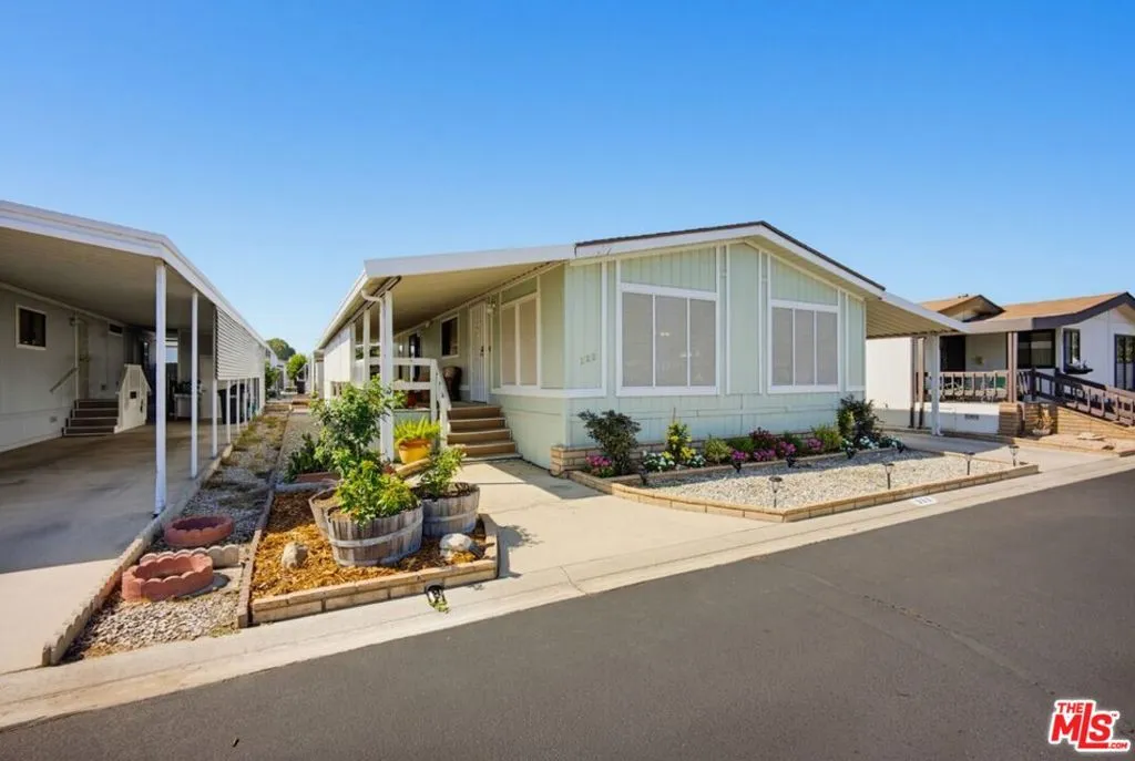 1300 W Menlo Ave