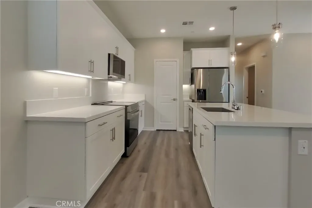 611 Citron Street 2, Corona, California 92882 — photo 5