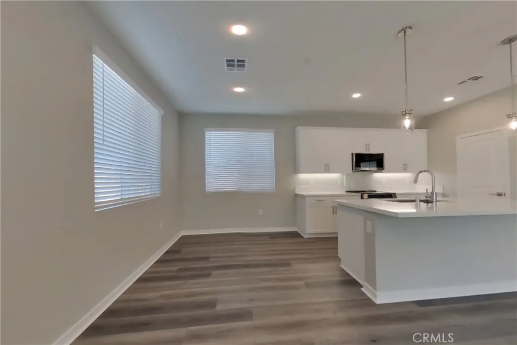 611 Citron Street 2, Corona, California 92882 — photo 4