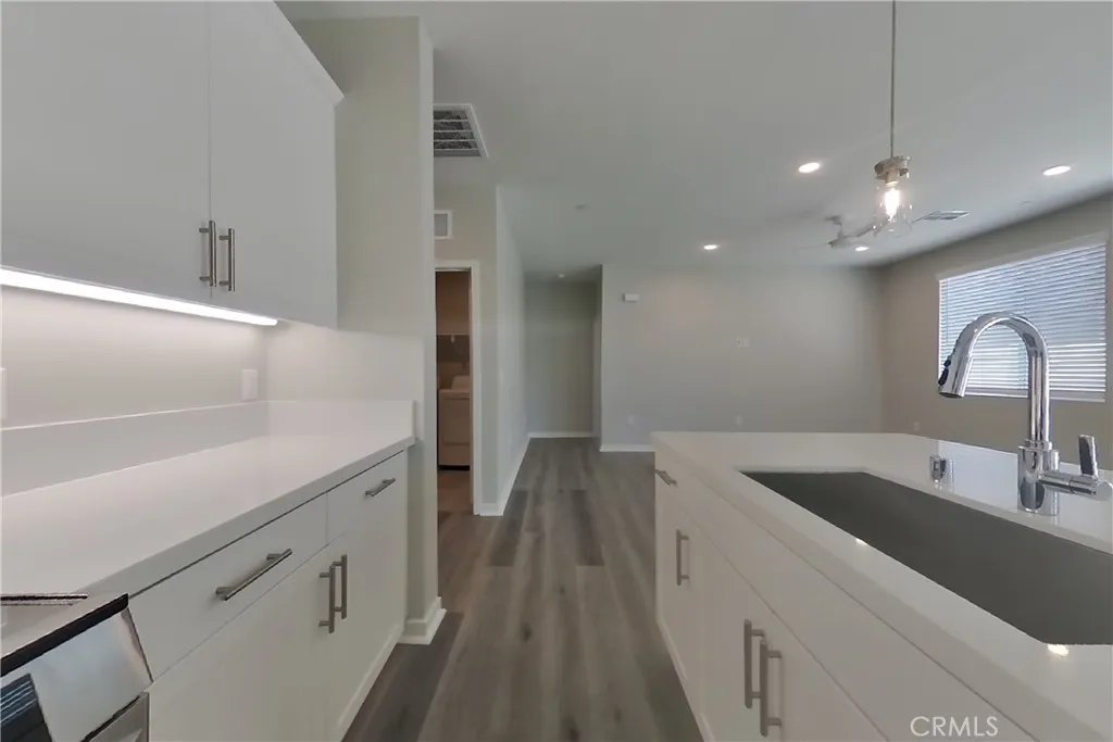 1704 Taylor Avenue, Corona, California 92882 — photo 4