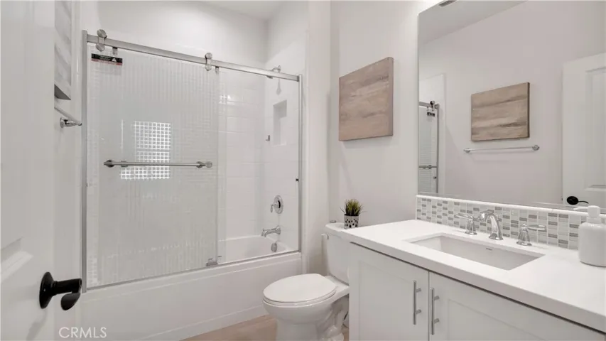 Private bathroom attached to the secondary bedroom