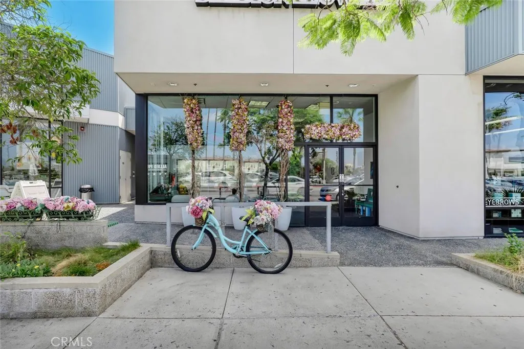 350 N Glendale Ave