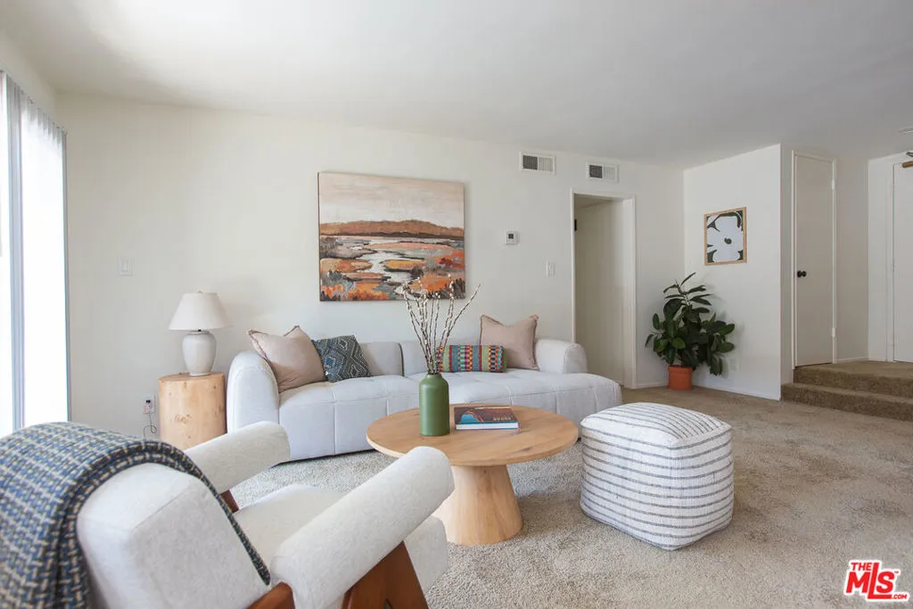277 Pleasant Street 202, Pasadena, California 91101 — photo 4