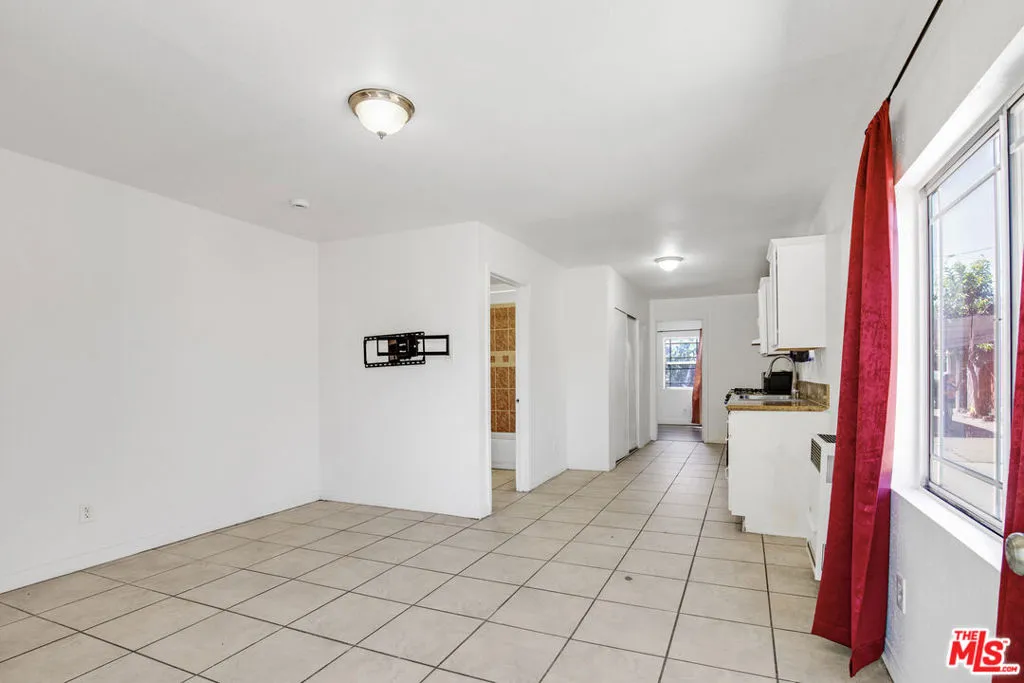 1208 E 74th Street, Los Angeles, California 90001 — photo 5