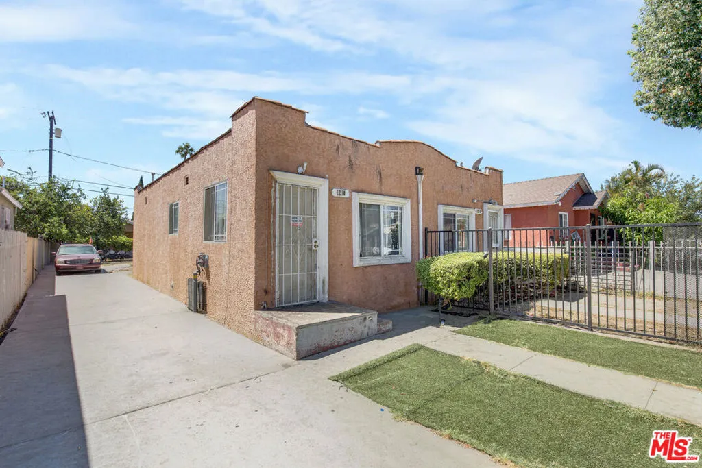 1208 E 74th St