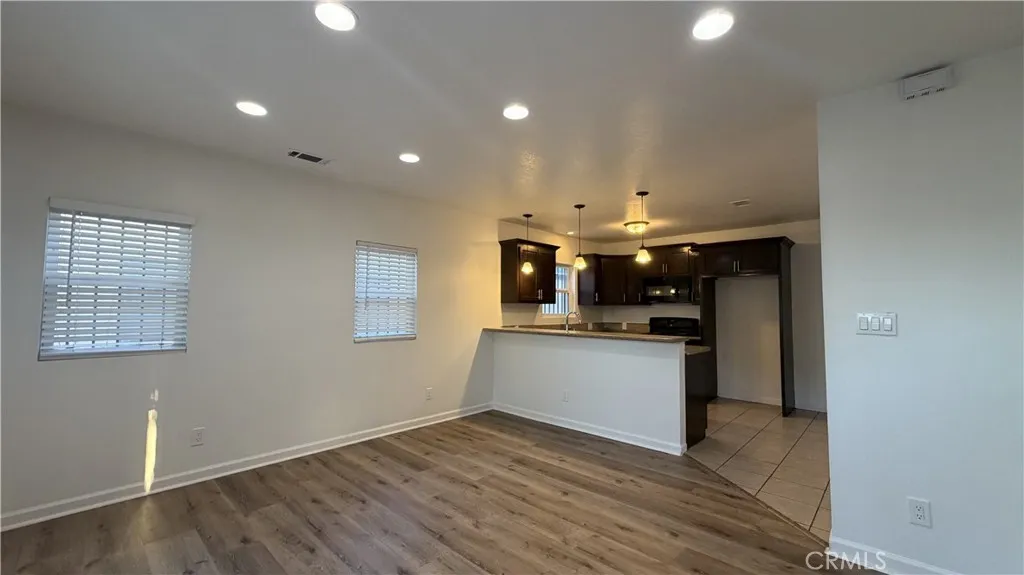 210 W 102nd, Los Angeles, California 90003 — photo 4
