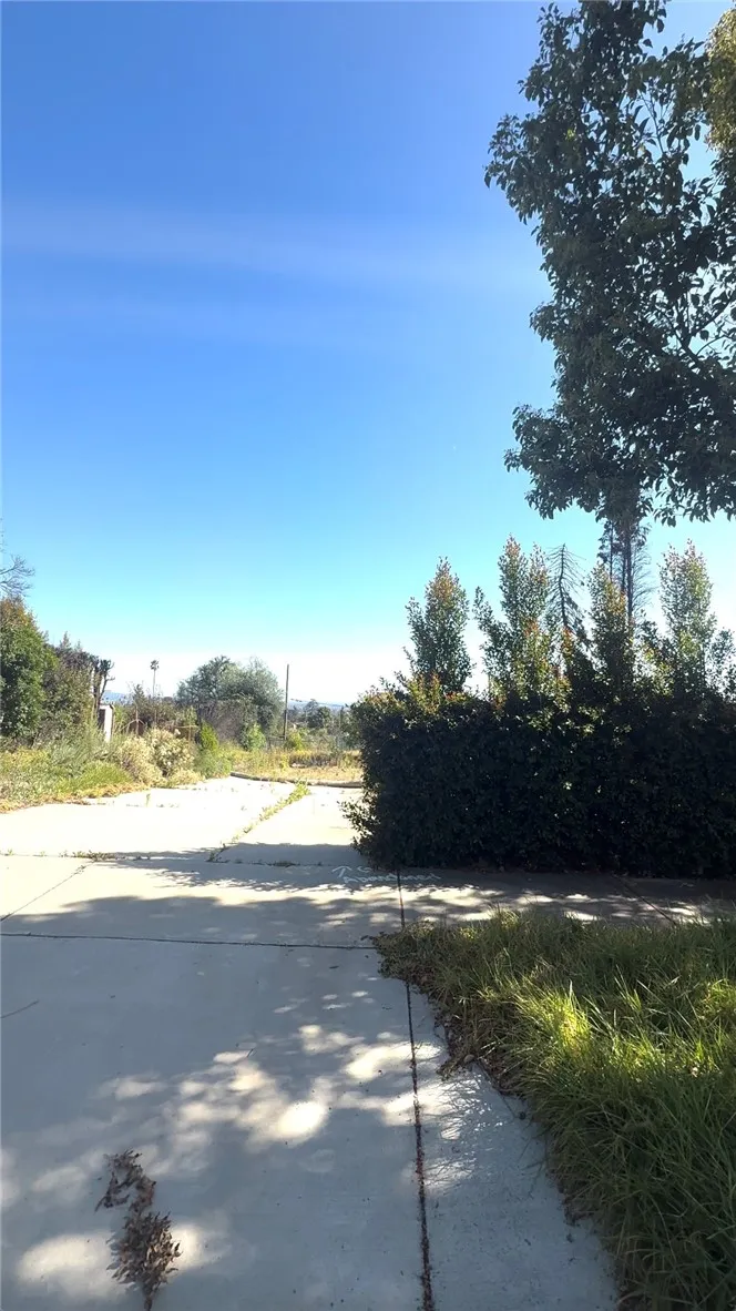 940 E Mariposa