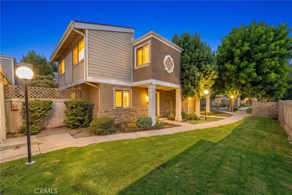 10730 Woodley Ave