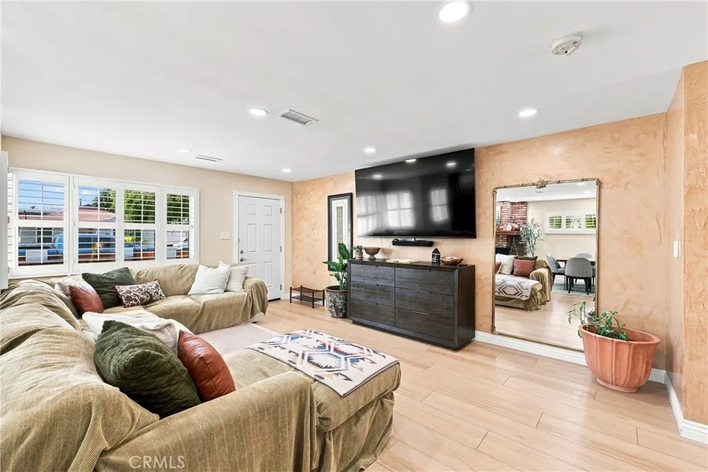 8317 Cheyenne, Downey, California 90242 — photo 4