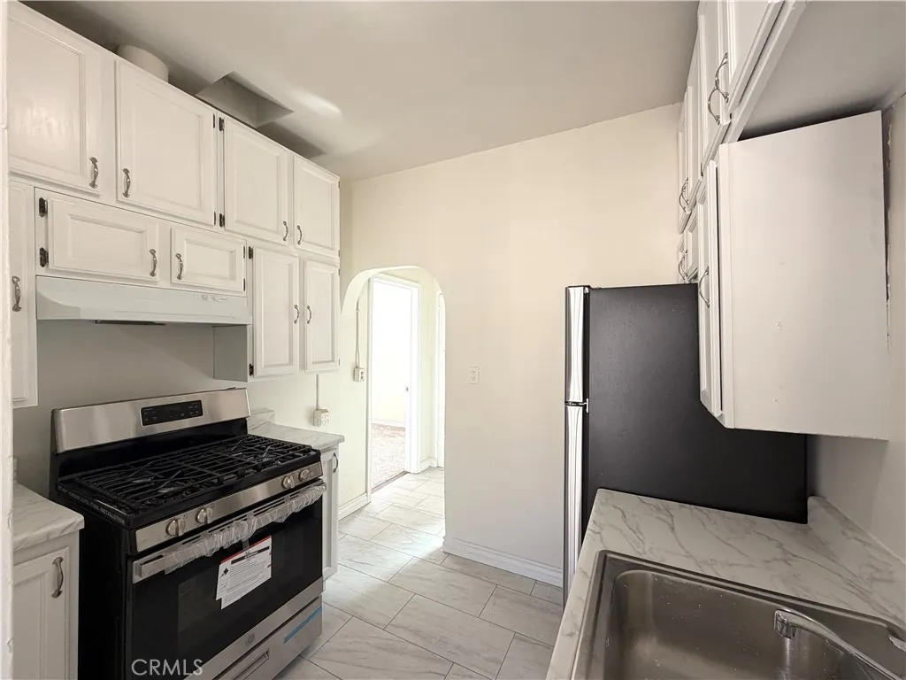 5038 Denker Avenue 1/4, Los Angeles, California 90062 — photo 5