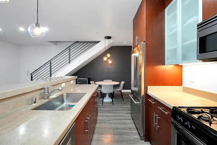 1555 32nd St 4, Oakland, California 94608-4049 — photo 4
