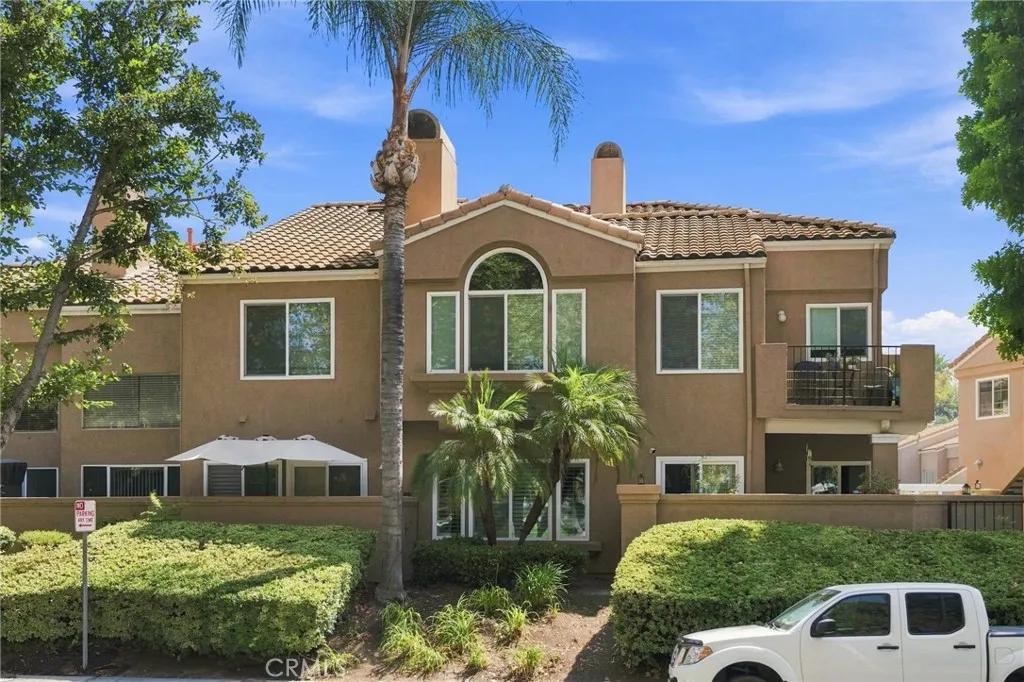 2708 S Montego