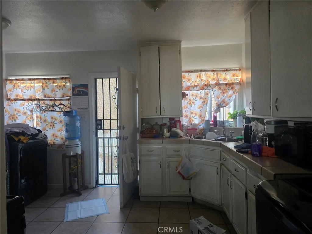 301 W Magnolia, Compton, California 90220 — photo 5