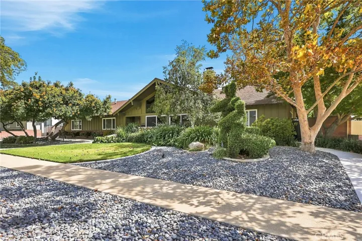 838 Maryhurst, Claremont, California 91711 — photo 5