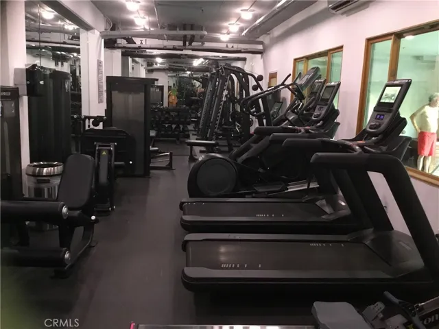 Building Muscles Area 24/7