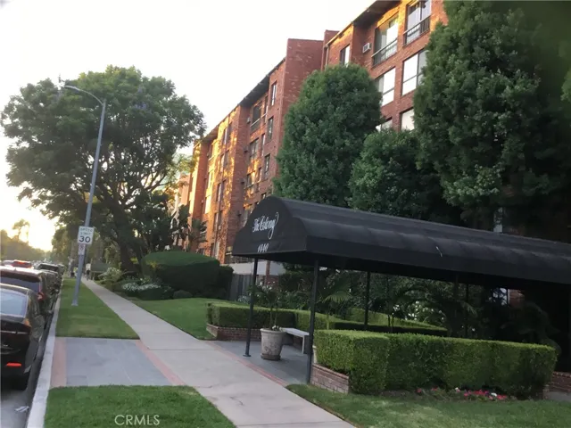 Side Walk North