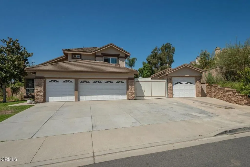 1472 La Culebra Cir