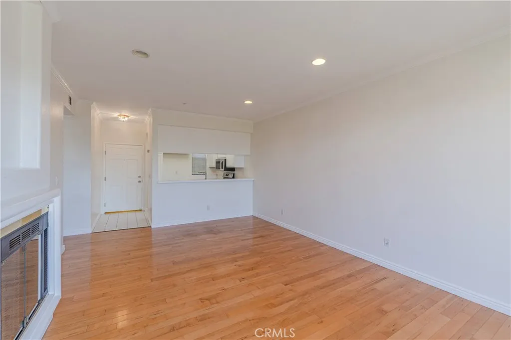 555 Maine Avenue 303, Long Beach, California 90802 — photo 4