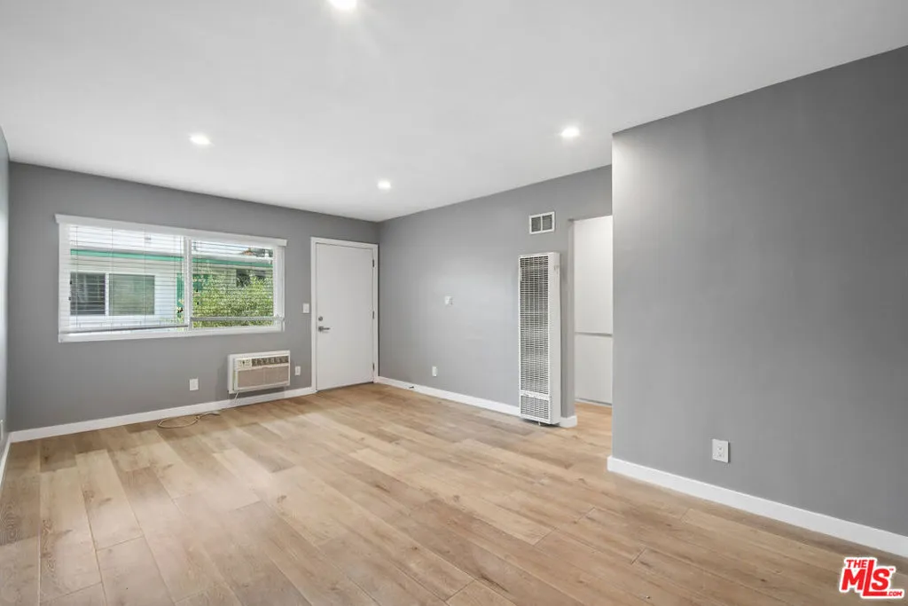 252 S New Hampshire Avenue 15, Los Angeles, California 90004 — photo 5