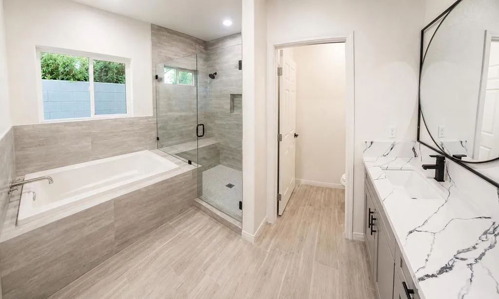 master bathroom 3-3