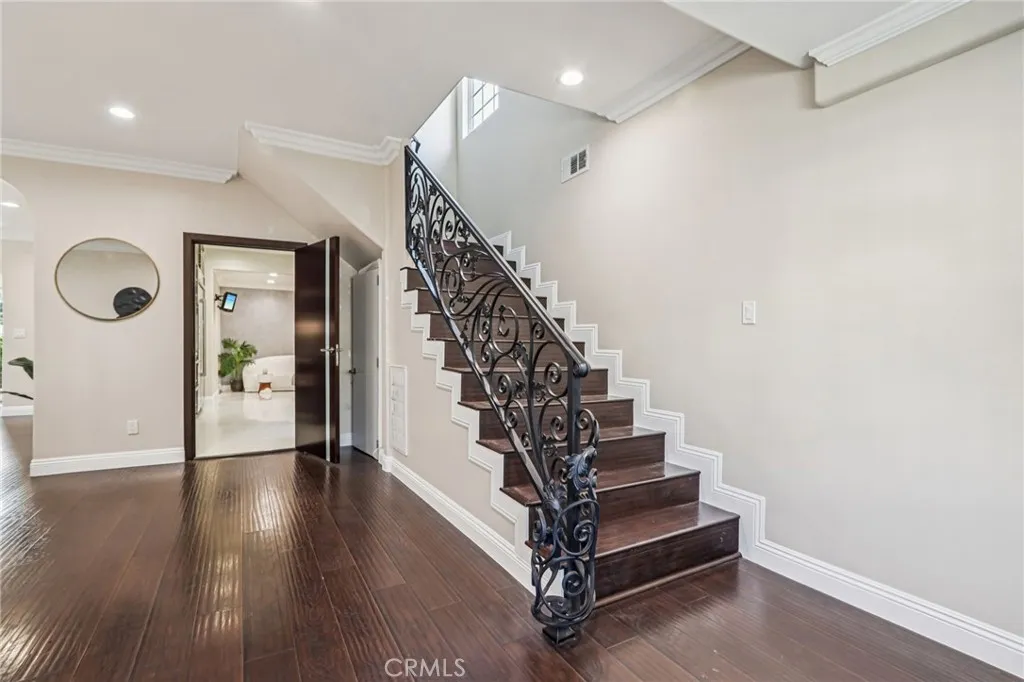 4520 Kingswell Avenue, Los Angeles, California 90027 — photo 4