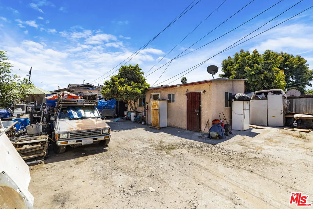 10313 Croesus Avenue, Los Angeles, California 90002 — photo 4