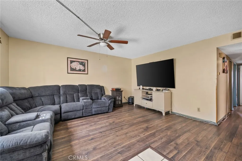 12010 226th 23, Hawaiian Gardens, California 90716 — photo 4