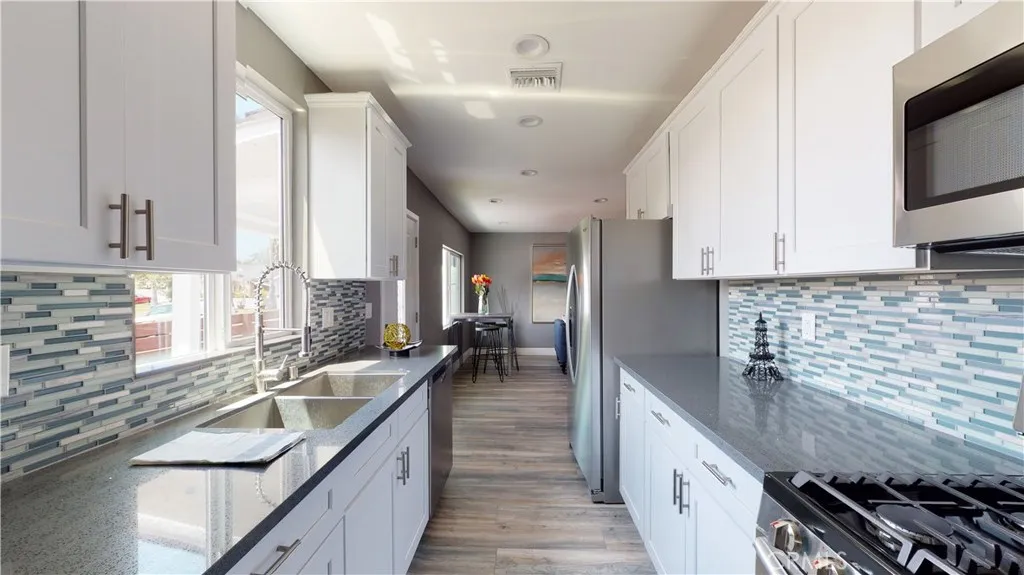 1939 W 36th Pl