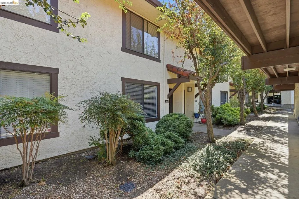 205 Del Valle Cir