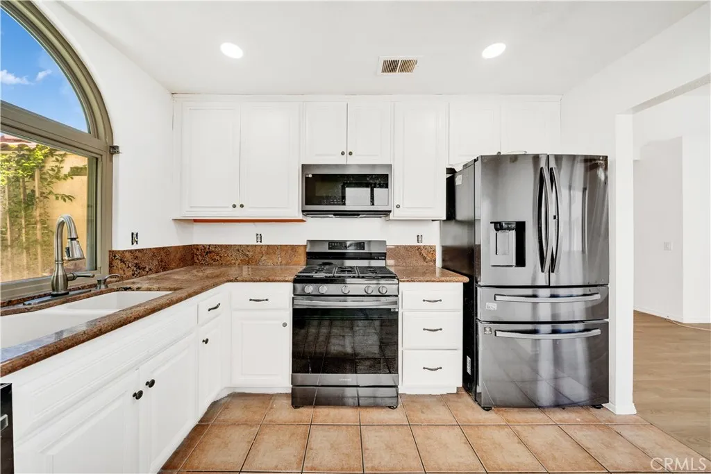 3576 Atchison Circle, Riverside, California 92503 — photo 4
