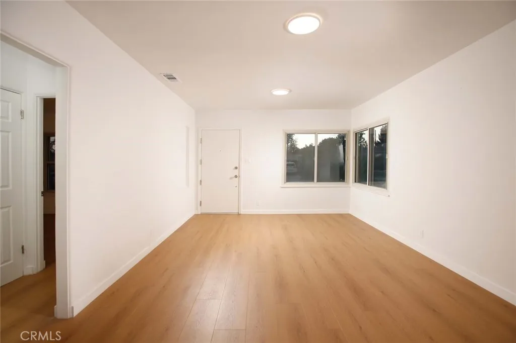 2104 N Pass, Burbank, California 91505 — photo 4