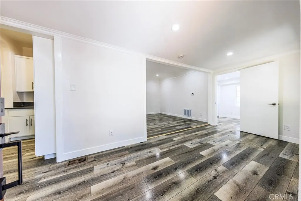566 Oak Street, Glendale, California 91204 — photo 4