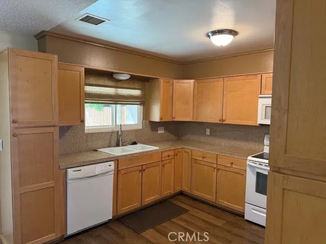 621 S Palm B, Hemet, California 92543 — photo 5