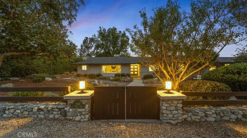 938 E Pomello Dr