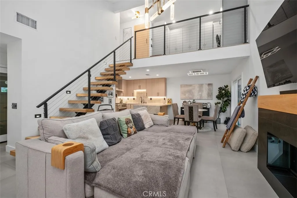24 La Costa Ct.