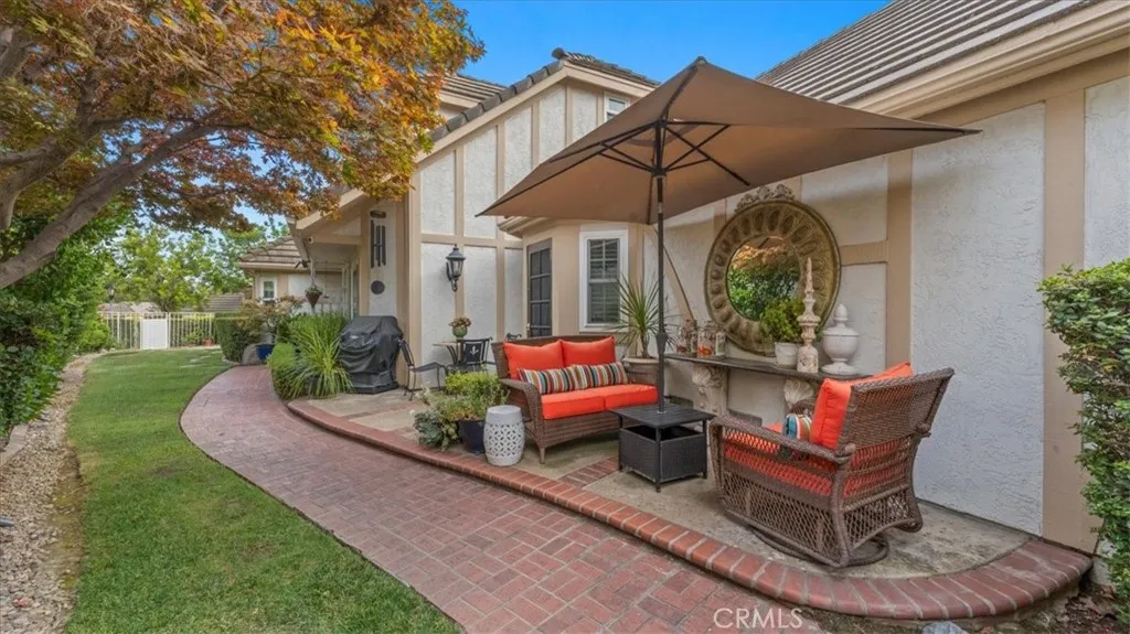 2184 Eiffel Cir