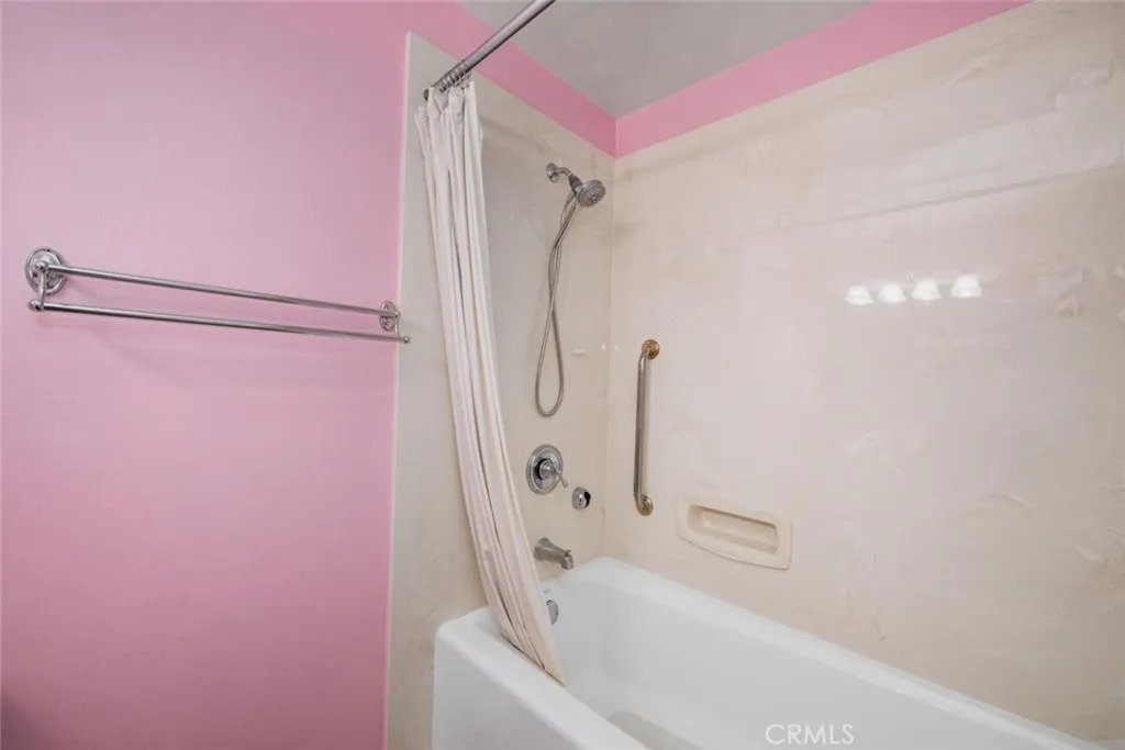 Hallway full bath