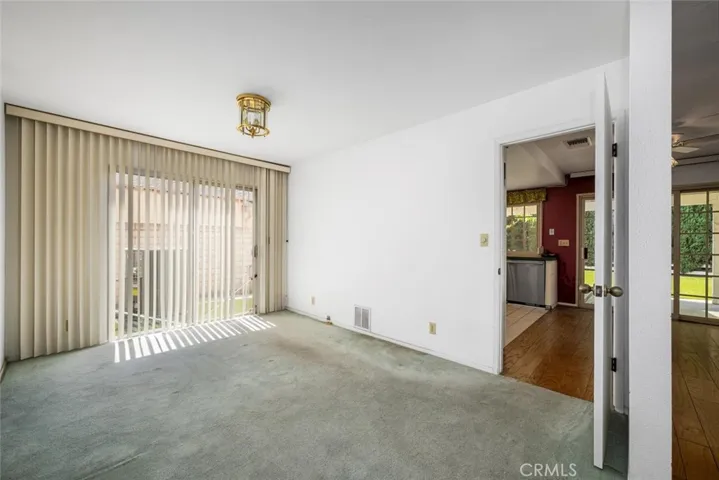 Direct access from kitchen.