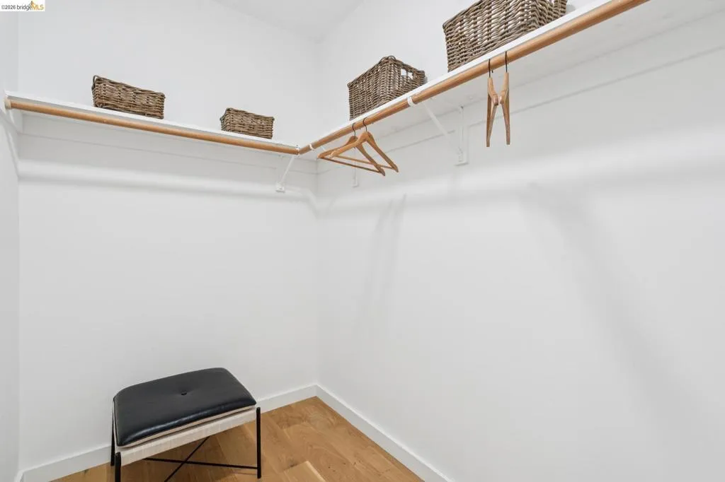 Corner shelving with integrated hanging rods Corner shelving with integrated hanging rods