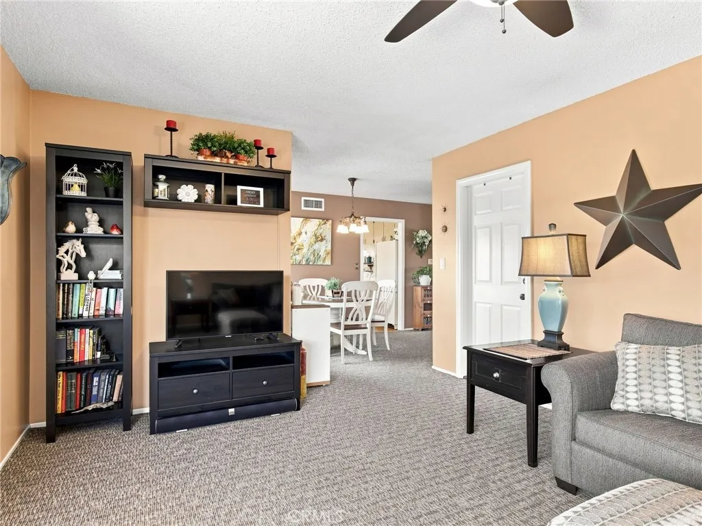 1807 W Broadway, Anaheim, California 92804 — photo 5