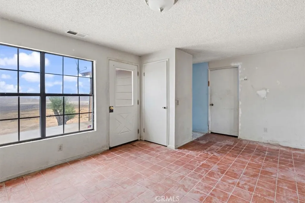 8885 Corto Road, Apple Valley, California 92308 — photo 5
