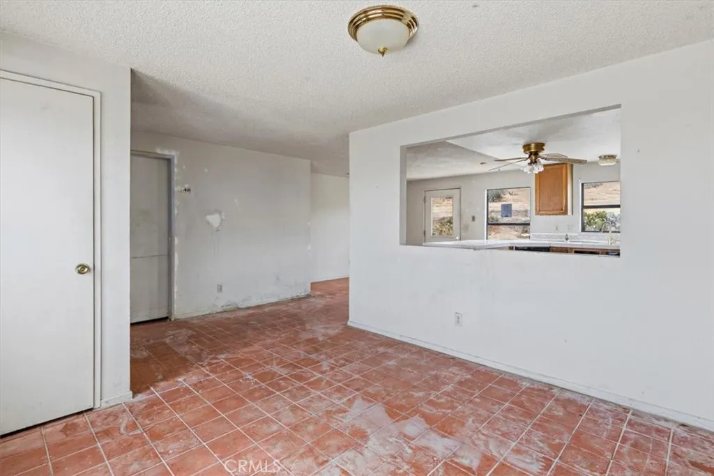8885 Corto Road, Apple Valley, California 92308 — photo 4