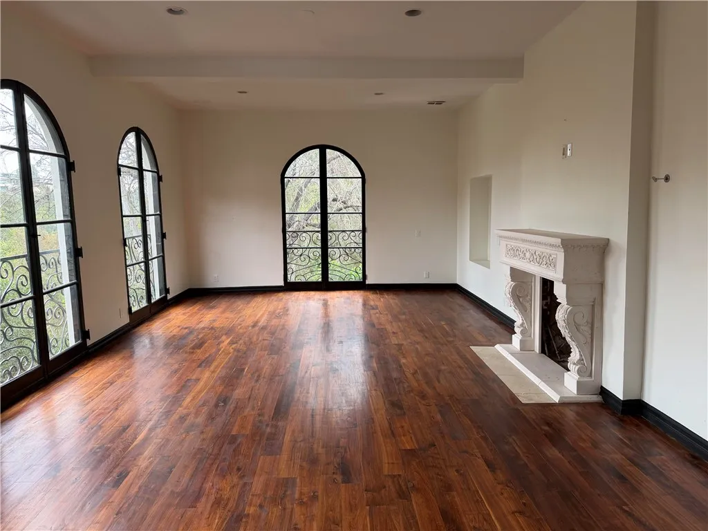 1301 N Beverly