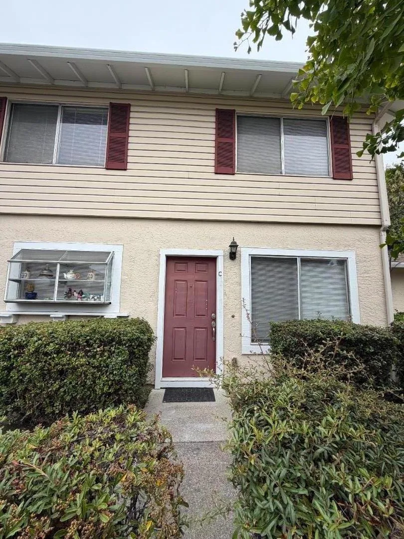 2561 El Portal Dr