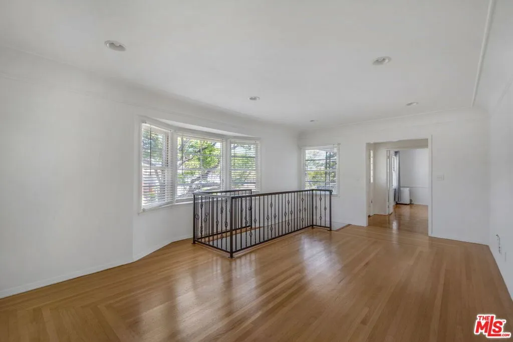 5039 Marburn Avenue, Los Angeles, California 90043 — photo 4