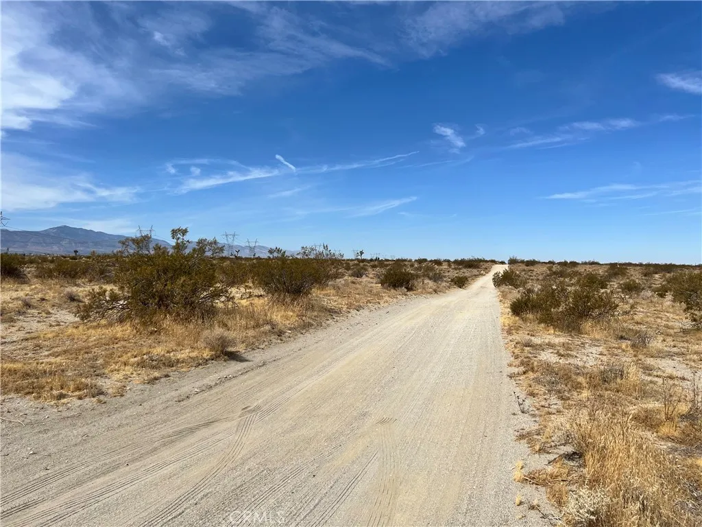2 Sandstone Road, Phelan, California 92301 — photo 4