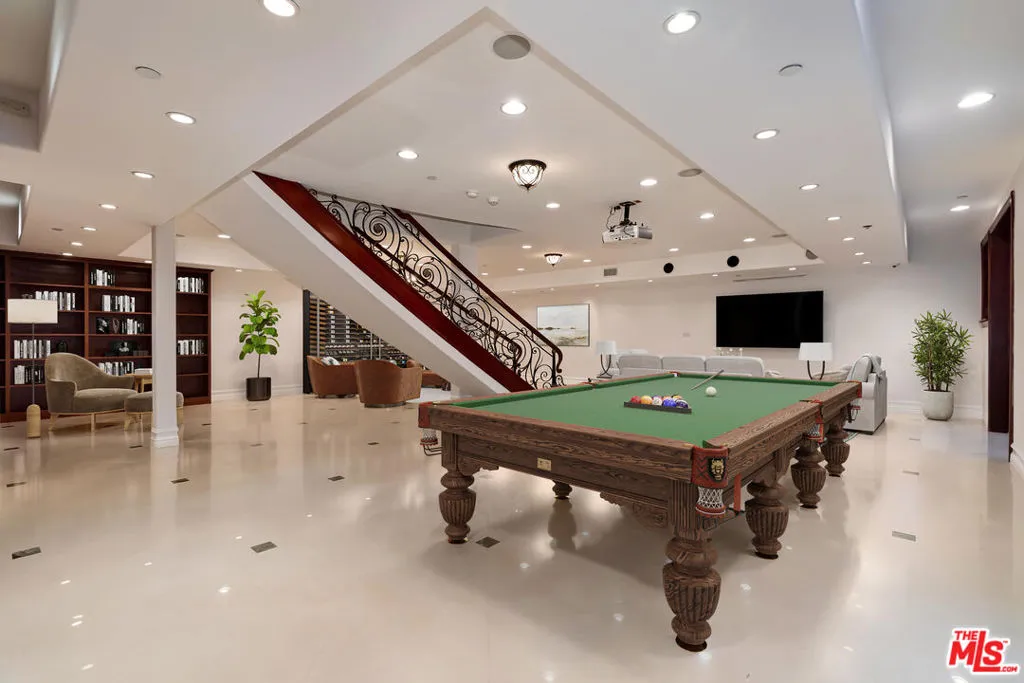 Virtually Staged Lower Level R Virtually Staged Lower Level R