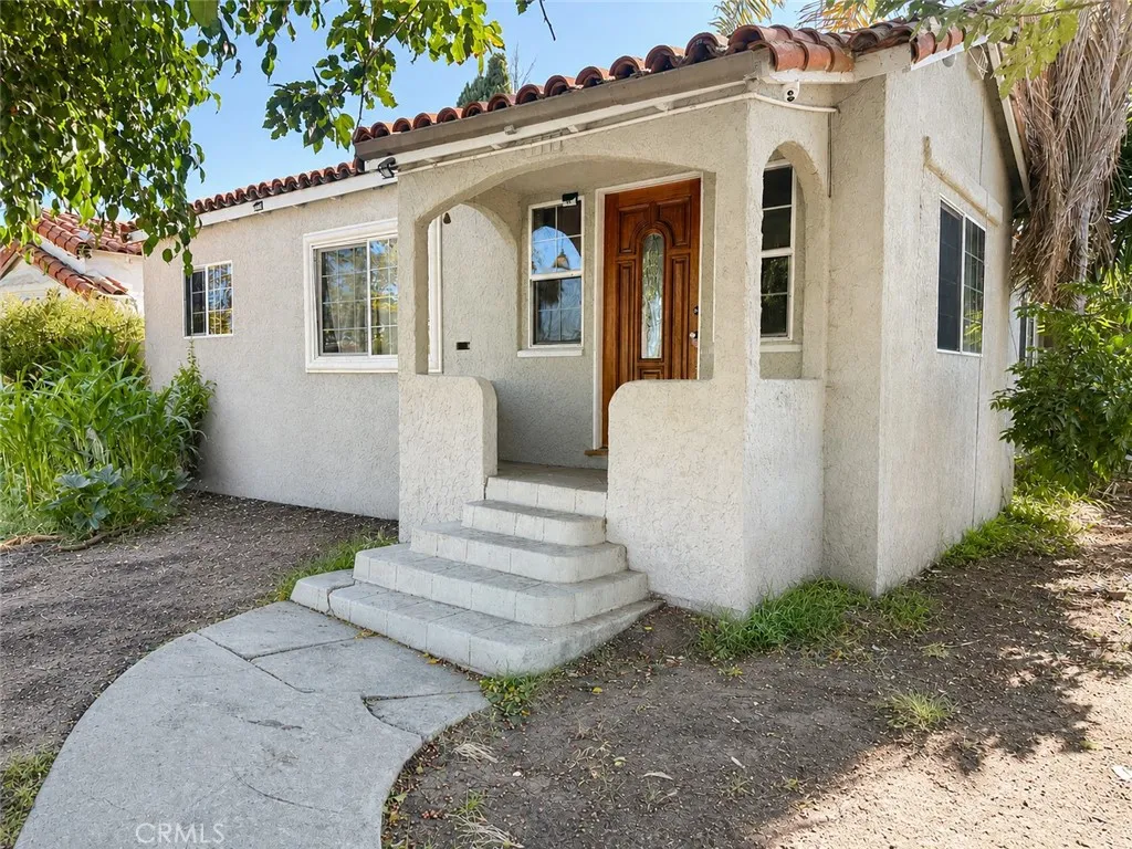 8903 S Denker